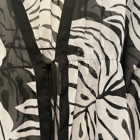 Black & White Duster - Picture 3 of 6